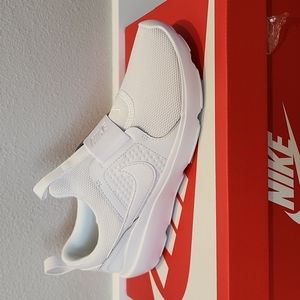 Womens Nike AD comfort slip on sneaker Sz 7.5 NEW